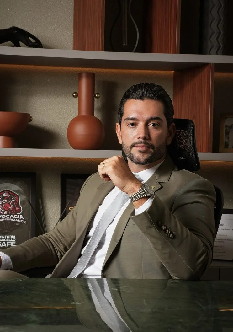 Leonardo Cabral Baptista, sócio-fundador do Cabral Baptista Advogados, em seu escritório